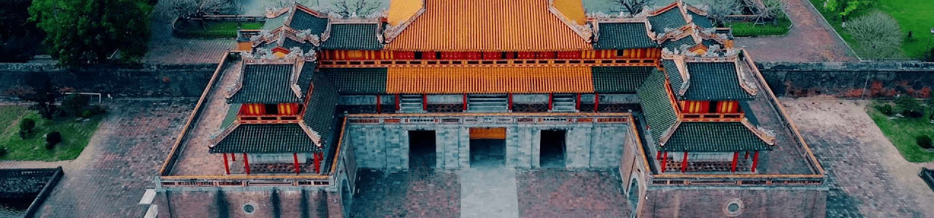 Ngọ môn trên cao